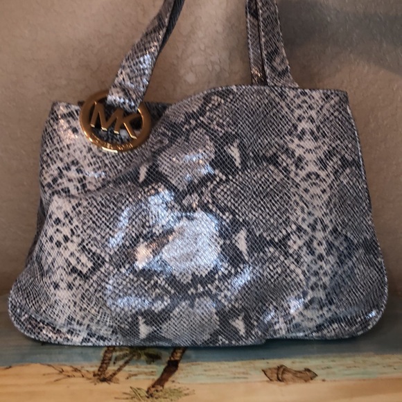 Michael Kors ~ SnakeSkin Shoulder Bag - Picture 4 of 14